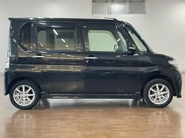 ダイハツ タント カスタム X 道央・札幌 2013(平25)年 11.1万km ブラックマイカメタリック 4WD/社外SDナビ/・ワンセグTV/CD/DVD/BT/SD/AM/FM/純正エンジンスターター/社外360°ドライブレコーダー/左側パワースライドドア /アイドリングストップ/純正フロアマット/純正ドアバイザー/ウインカーミラー/HIDヘッドライト/フォグライト/ベンチシート/サイドエアロ/純正14インチAW/新車時保証書/取扱説明書