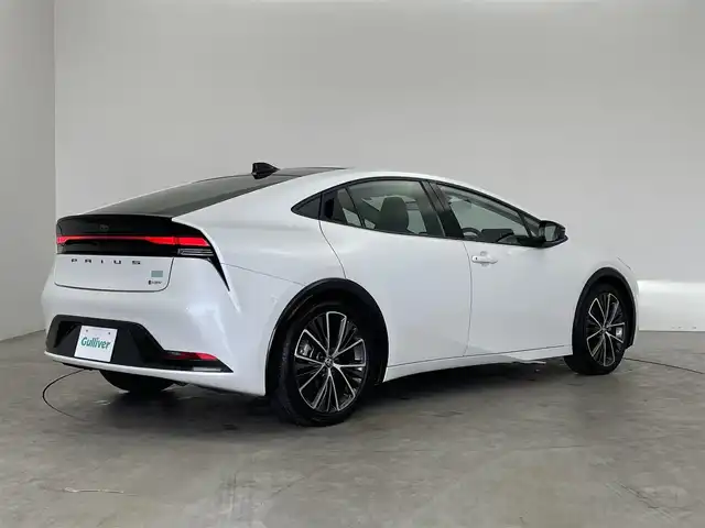 トヨタ プリウス Z 埼玉県 2023(令5)年 2.5万km プラチナホワイトパールマイカ パノラマルーフ　純正１２．３インチディスプレイオーディオ　パノラミックビューモニター　ＢＳＭ　デジタルミラー　　前後ドラレコ　メモリシート　シートヒーター　ベンチレーション　ステアリングヒーター　ＴＶ