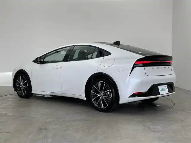 トヨタ プリウス Z 埼玉県 2023(令5)年 2.5万km プラチナホワイトパールマイカ パノラマルーフ　純正１２．３インチディスプレイオーディオ　パノラミックビューモニター　ＢＳＭ　デジタルミラー　　前後ドラレコ　メモリシート　シートヒーター　ベンチレーション　ステアリングヒーター　ＴＶ