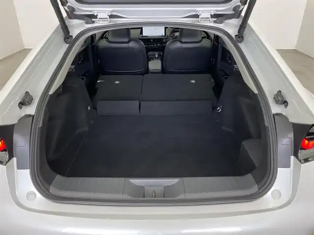 トヨタ プリウス Z 埼玉県 2023(令5)年 2.5万km プラチナホワイトパールマイカ パノラマルーフ　純正１２．３インチディスプレイオーディオ　パノラミックビューモニター　ＢＳＭ　デジタルミラー　　前後ドラレコ　メモリシート　シートヒーター　ベンチレーション　ステアリングヒーター　ＴＶ