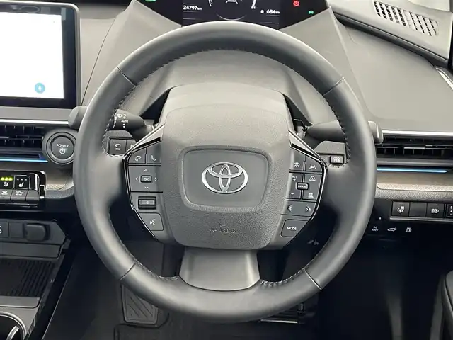 トヨタ プリウス Z 埼玉県 2023(令5)年 2.5万km プラチナホワイトパールマイカ パノラマルーフ　純正１２．３インチディスプレイオーディオ　パノラミックビューモニター　ＢＳＭ　デジタルミラー　　前後ドラレコ　メモリシート　シートヒーター　ベンチレーション　ステアリングヒーター　ＴＶ
