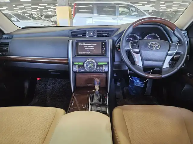 トヨタ マークＸ PREMIUM 香川県 2013(平25)年 4.3万km ダークレッドマイカメタリック 純正ナビ(Bluetooth/CD/DVD)/フルセグTV/バックカメラ/クルーズコントロール/ビークルスタビリティコントロール/HIDヘッドランプ/オートライト/社外LEDフロントフォグランプ/オートエアコン/木目調/革巻きコンビステアリング/ステアリングスイッチ/アルカンターラ/合皮コンビシート/前席パワーシート/シートヒーター/ロクサーニ19インチアルミホイール/スマートエントリー/スタートシステム/G’s用F・Rバンパー/社外Sエアロ/車高調レンチ/禁煙車
