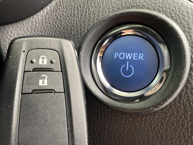 トヨタ Ｃ－ＨＲ S LEDエディション 新潟県 2017(平29)年 9.1万km メタルストリームM 純正9インチメモリナビ【NSZT-Y66T】/　フルセグTV/Bluetooth/CD/DVD/USB/HDMI/レーダークルーズコントロール/衝突被害軽減ブレーキ/レーンキープアシスト/前後ドライブレコーダー/バックモニター/ETC/シーケンシャルウインカー/レザー調シートカバー/LEDヘッドライト/オートマチックハイビーム/オートライト/横滑り防止装置/ステアリングスイッチ/禁煙車