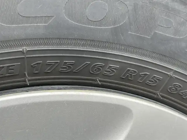 トヨタ アクア S 群馬県 2016(平28)年 5.5万km ブラックマイカ スマートエントリーパッケージ/ワンオーナー/純正SDナビ/CD・DVD・BT・フルセグ/バックカメラ/ETC/横滑り防止装置/アイドリングストップ/取説・保証書/スマートキー×2