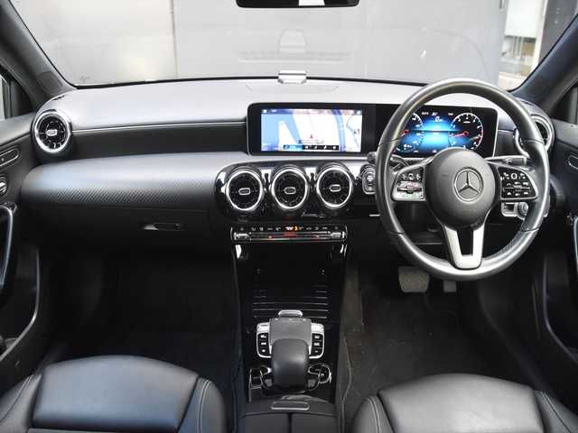 メルセデス・ベンツ Ｍ・ベンツ Ａ１８０ スタイル 和歌山県 2018(平30)年 5.1万km 黒 純ナビ /Bカメラ /TV /CarPlay /レーダーセーフティパッケージ /ハーフレザー /シートヒーター /パワーシート /キーレスゴー /パドルシフト /ドラレコ /純16incAW /LEDライト /ETC/スペアキー