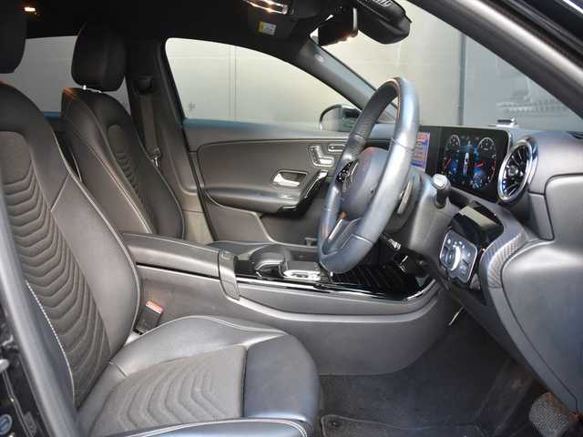 メルセデス・ベンツ Ｍ・ベンツ Ａ１８０ スタイル 和歌山県 2018(平30)年 5.1万km 黒 純ナビ /Bカメラ /TV /CarPlay /レーダーセーフティパッケージ /ハーフレザー /シートヒーター /パワーシート /キーレスゴー /パドルシフト /ドラレコ /純16incAW /LEDライト /ETC/スペアキー