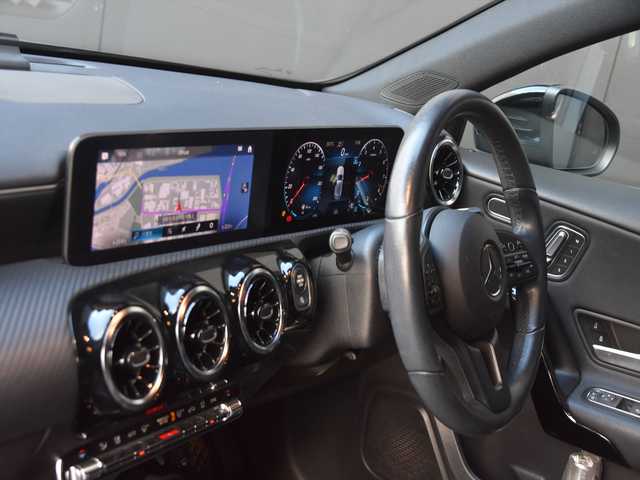 メルセデス・ベンツ Ｍ・ベンツ Ａ１８０ スタイル 和歌山県 2018(平30)年 5.1万km 黒 純ナビ /Bカメラ /TV /CarPlay /レーダーセーフティパッケージ /ハーフレザー /シートヒーター /パワーシート /キーレスゴー /パドルシフト /ドラレコ /純16incAW /LEDライト /ETC/スペアキー