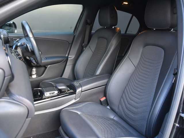 メルセデス・ベンツ Ｍ・ベンツ Ａ１８０ スタイル 和歌山県 2018(平30)年 5.1万km 黒 純ナビ /Bカメラ /TV /CarPlay /レーダーセーフティパッケージ /ハーフレザー /シートヒーター /パワーシート /キーレスゴー /パドルシフト /ドラレコ /純16incAW /LEDライト /ETC/スペアキー