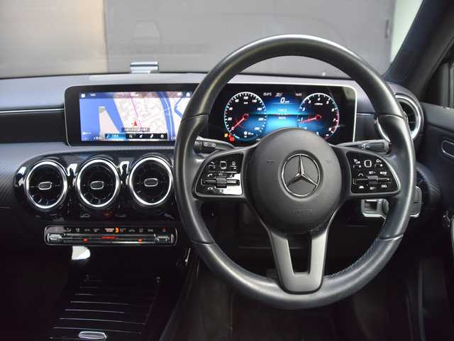 メルセデス・ベンツ Ｍ・ベンツ Ａ１８０ スタイル 和歌山県 2018(平30)年 5.1万km 黒 純ナビ /Bカメラ /TV /CarPlay /レーダーセーフティパッケージ /ハーフレザー /シートヒーター /パワーシート /キーレスゴー /パドルシフト /ドラレコ /純16incAW /LEDライト /ETC/スペアキー