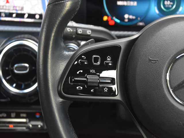 メルセデス・ベンツ Ｍ・ベンツ Ａ１８０ スタイル 和歌山県 2018(平30)年 5.1万km 黒 純ナビ /Bカメラ /TV /CarPlay /レーダーセーフティパッケージ /ハーフレザー /シートヒーター /パワーシート /キーレスゴー /パドルシフト /ドラレコ /純16incAW /LEDライト /ETC/スペアキー