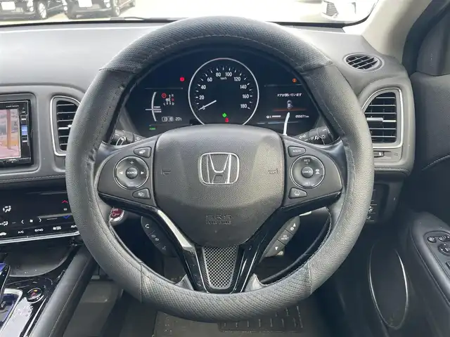 ホンダ ヴェゼル ハイブリッド 静岡県 2017(平29)年 5.5万km ホワイトオーキッドパール 純正ナビ　/・フルセグＴＶ　/・Ｂｌｕｅｔｏｏｔｈ接続　/・ＤＶＤ再生　/・ＵＳＢ入力端子　/ホンダセンシング/バックカメラ　/プッシュスタート　/スマートキー　/スペアキー　/ルーフレール/電動パーキングブレーキ/オートブレーキホールド　/前席シートヒーター　/ハーフレザーシート/ＬＥＤオートライト/ビルトインETC