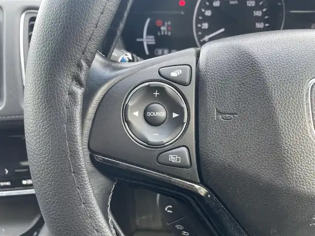 ホンダ ヴェゼル ハイブリッド 静岡県 2017(平29)年 5.5万km ホワイトオーキッドパール 純正ナビ　/・フルセグＴＶ　/・Ｂｌｕｅｔｏｏｔｈ接続　/・ＤＶＤ再生　/・ＵＳＢ入力端子　/ホンダセンシング/バックカメラ　/プッシュスタート　/スマートキー　/スペアキー　/ルーフレール/電動パーキングブレーキ/オートブレーキホールド　/前席シートヒーター　/ハーフレザーシート/ＬＥＤオートライト/ビルトインETC