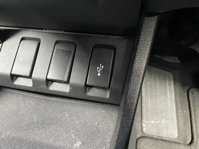 ホンダ ヴェゼル ハイブリッド 静岡県 2017(平29)年 5.5万km ホワイトオーキッドパール 純正ナビ　/・フルセグＴＶ　/・Ｂｌｕｅｔｏｏｔｈ接続　/・ＤＶＤ再生　/・ＵＳＢ入力端子　/ホンダセンシング/バックカメラ　/プッシュスタート　/スマートキー　/スペアキー　/ルーフレール/電動パーキングブレーキ/オートブレーキホールド　/前席シートヒーター　/ハーフレザーシート/ＬＥＤオートライト/ビルトインETC