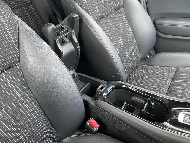 ホンダ ヴェゼル ハイブリッド 静岡県 2017(平29)年 5.5万km ホワイトオーキッドパール 純正ナビ　/・フルセグＴＶ　/・Ｂｌｕｅｔｏｏｔｈ接続　/・ＤＶＤ再生　/・ＵＳＢ入力端子　/ホンダセンシング/バックカメラ　/プッシュスタート　/スマートキー　/スペアキー　/ルーフレール/電動パーキングブレーキ/オートブレーキホールド　/前席シートヒーター　/ハーフレザーシート/ＬＥＤオートライト/ビルトインETC