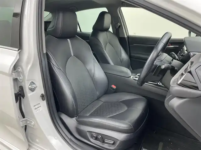 トヨタ カムリ WSレザーパッケージ 岡山県 2021(令3)年 7.9万km プラチナホワイトパールマイカ 純正ディスプレイオーディオ　/【BT/USB/Carplay】/レーダークルーズコントロール　/ＥＴＣ２．０　/シートヒーター　前席/ＬＥＤヘッドライト　/バックカメラ　/ドライブレコーダー　前側/ブラインドスポットモニター　/パワーシート　前席/コーナーセンサー　前後/禁煙車/オートハイビーム/オートブレーキホールド/ヘッドアップディスプレイ/パドルシフト/踏み間違い防止