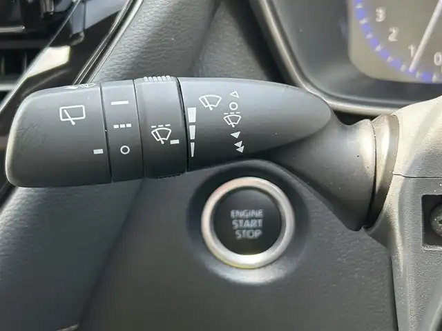 トヨタ カローラツーリング ダブルバイビー 福岡県 2022(令4)年 1.4万km センシュアルレッドマイカ ワンオーナー/禁煙車/純正ナビ（AM/FM/BT）/レーダークルーズコントロール/前席シートヒーター/ステアリングヒーター/バックカメラ/クリアランスソナー/ビルトインETC/LEDライト/オートハイビーム/フォグライト/ウインカーミラー/プッシュスタート/スマートキー/スペア×１/横滑り防止装置/レーンキープアシスト/純正フロアマット/純正１７インチアルミホイール/保証書/取扱説明書