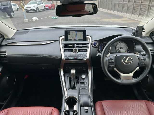 レクサス ＮＸ 300h バージョンL 千葉県 2014(平26)年 3.1万km ソニッククォーツ 純正SDナビ/フルセグTV/Bluetooth/USB接続/CD/DVD再生/バックカメラ/全方位カメラ/ETC/レーンキープアシスト/プリクラッシュセーフティ/横滑り防止装置/ブレーキホールド/クルーズコントロール/パワーバックドア/メモリ付きパワーシート/ステアリングヒーター/シートヒーター/シートエアコン/純正１８インチアルミホイール/純正フロアマット