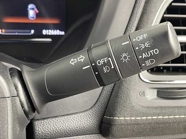 ホンダ ヴェゼル ハイブリッド RS ホンダセンシング 埼玉県 2016(平28)年 1.3万km プレミアムクリスタルレッドM 純正SDナビ(型式：VXM-164VFi)/CD/DVD/Bluetooth/フルセグ/バックカメラ/前後ドライブレコーダー/追従機能付きクルーズコントロール/レーンキープアシスト/ビルトインETC/ハーフレザーシート/前席シートヒーター/純正18インチアルミホイール/純正フロアマット/プッシュスタート/スマートキー