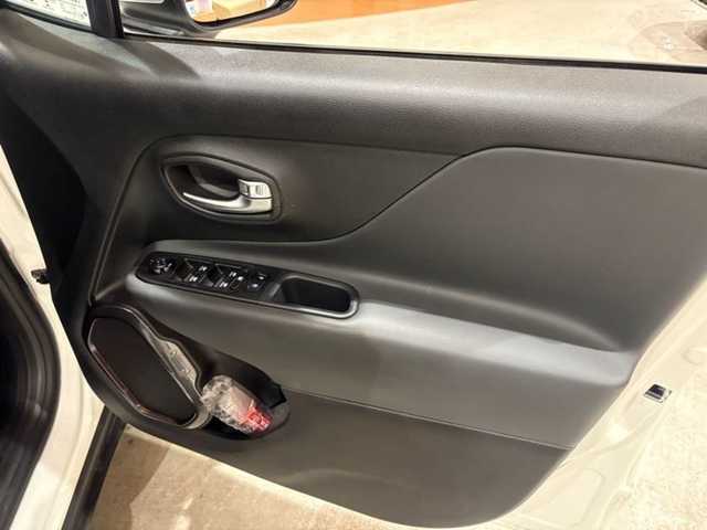 クライスラー・ジープ ジープ レネゲード リミテッド 4xe 道央・札幌 2022(令4)年 1.4万km パール Uconnectナビ/フルセグTV/USB/Bt/バックカメラ/パークセンス/ACC/レーンセンス/ブラインドスポットモニター/セレクテレインシステム/本革シート/シートヒーター/禁煙車