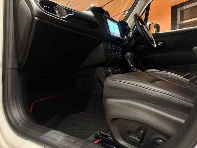 クライスラー・ジープ ジープ レネゲード リミテッド 4xe 道央・札幌 2022(令4)年 1.4万km パール Uconnectナビ/フルセグTV/USB/Bt/バックカメラ/パークセンス/ACC/レーンセンス/ブラインドスポットモニター/セレクテレインシステム/本革シート/シートヒーター/禁煙車