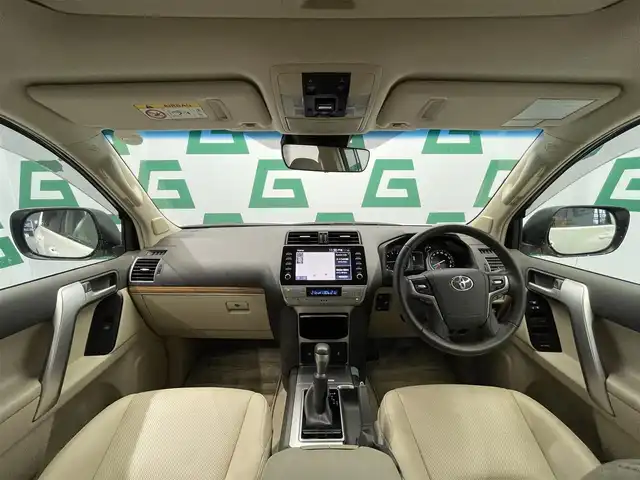 トヨタ ランドクルーザー プラド TX Lパッケージ マットブラED 鹿児島県 2023(令5)年 2.2万km ホワイトパールクリスタルシャイン 禁煙車/４WD/トヨタセーフティセンス/　・プリクラッシュセーフティ/　・レーンディバーチャーアラート/　・オートマチックハイビーム/　・レーダークルーズコントロール/サンルーフ/シートベンチレーション/前後コーナーセンサー/電動格納サードシート/ナビ機能付きディスプレイオーディオ/　・Bluetooth/　・USB/　・AppleCarPlay/　・AndroidAuto/ETC2.0/ドライブレコーダー/純正フロアマット/純正ドアバイザー/全席オートパワーウィンドウ/ステアリングリモコン/電動格納ミラー