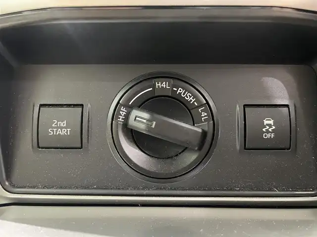 トヨタ ランドクルーザー プラド TX Lパッケージ マットブラED 鹿児島県 2023(令5)年 2.2万km ホワイトパールクリスタルシャイン 禁煙車/４WD/トヨタセーフティセンス/　・プリクラッシュセーフティ/　・レーンディバーチャーアラート/　・オートマチックハイビーム/　・レーダークルーズコントロール/サンルーフ/シートベンチレーション/前後コーナーセンサー/電動格納サードシート/ナビ機能付きディスプレイオーディオ/　・Bluetooth/　・USB/　・AppleCarPlay/　・AndroidAuto/ETC2.0/ドライブレコーダー/純正フロアマット/純正ドアバイザー/全席オートパワーウィンドウ/ステアリングリモコン/電動格納ミラー