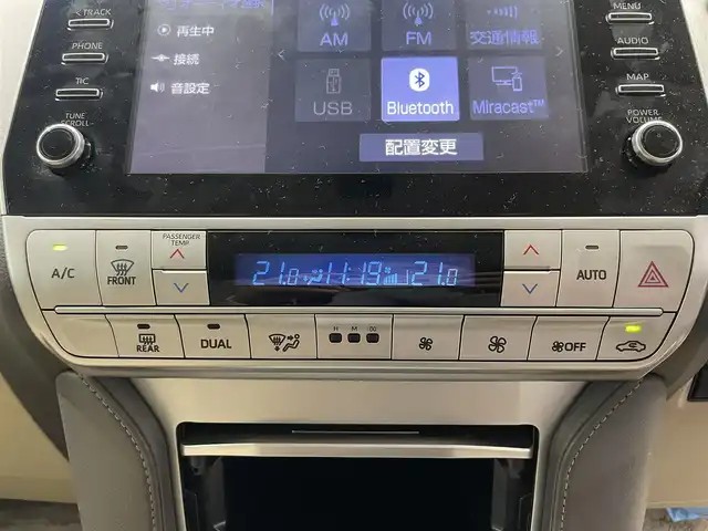 トヨタ ランドクルーザー プラド TX Lパッケージ マットブラED 鹿児島県 2023(令5)年 2.2万km ホワイトパールクリスタルシャイン 禁煙車/４WD/トヨタセーフティセンス/　・プリクラッシュセーフティ/　・レーンディバーチャーアラート/　・オートマチックハイビーム/　・レーダークルーズコントロール/サンルーフ/シートベンチレーション/前後コーナーセンサー/電動格納サードシート/ナビ機能付きディスプレイオーディオ/　・Bluetooth/　・USB/　・AppleCarPlay/　・AndroidAuto/ETC2.0/ドライブレコーダー/純正フロアマット/純正ドアバイザー/全席オートパワーウィンドウ/ステアリングリモコン/電動格納ミラー