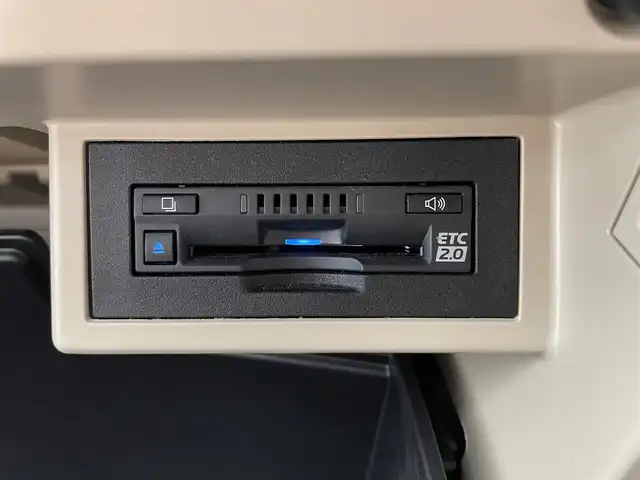 トヨタ ランドクルーザー プラド TX Lパッケージ マットブラED 鹿児島県 2023(令5)年 2.2万km ホワイトパールクリスタルシャイン 禁煙車/４WD/トヨタセーフティセンス/　・プリクラッシュセーフティ/　・レーンディバーチャーアラート/　・オートマチックハイビーム/　・レーダークルーズコントロール/サンルーフ/シートベンチレーション/前後コーナーセンサー/電動格納サードシート/ナビ機能付きディスプレイオーディオ/　・Bluetooth/　・USB/　・AppleCarPlay/　・AndroidAuto/ETC2.0/ドライブレコーダー/純正フロアマット/純正ドアバイザー/全席オートパワーウィンドウ/ステアリングリモコン/電動格納ミラー