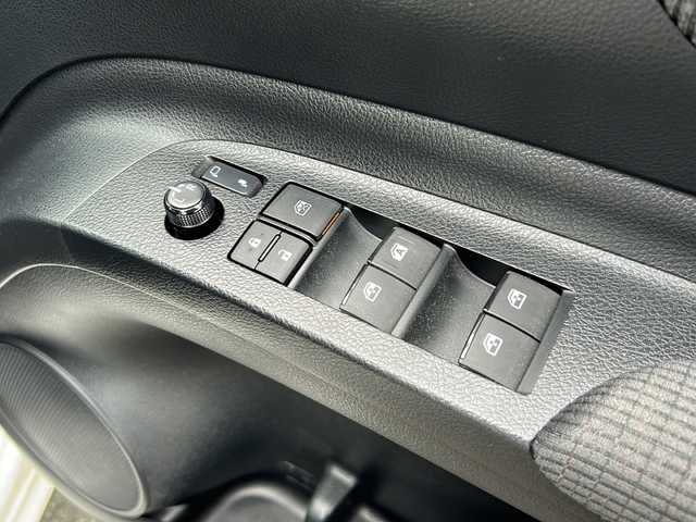 トヨタ シエンタ ハイブリッド G クエロ 岐阜県 2019(平31)年 1.2万km ホワイトパールクリスタルシャイン 登録時走行距離11688km/純正7インチナビ/バックモニター/フルセグテレビ/両側パワースライドドア/トヨタセーフティセンス/社外アルミホイール/純正フロアマット/LEDヘッドライト/ハーフレザーシート/オレンジステッチ/ビルトインETC/スマートキー/プッシュスタート/禁煙車/Bluetooth接続/レーンキープアシスト