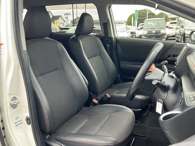 トヨタ シエンタ ハイブリッド G クエロ 岐阜県 2019(平31)年 1.2万km ホワイトパールクリスタルシャイン 登録時走行距離11688km/純正7インチナビ/バックモニター/フルセグテレビ/両側パワースライドドア/トヨタセーフティセンス/社外アルミホイール/純正フロアマット/LEDヘッドライト/ハーフレザーシート/オレンジステッチ/ビルトインETC/スマートキー/プッシュスタート/禁煙車/Bluetooth接続/レーンキープアシスト