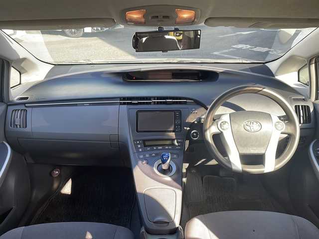 トヨタ プリウス S 愛知県 2011(平23)年 12.2万km シルバーM 純正SDナビ/【フルセグ・DVD再生可・CD・Bluetooth】/バックカメラ/ビルトインETC/オートライト/ステアリングスイッチ/プッシュスタート/スマートキー/スペアキーあり/純正フロアマット/純正ドアバイザー