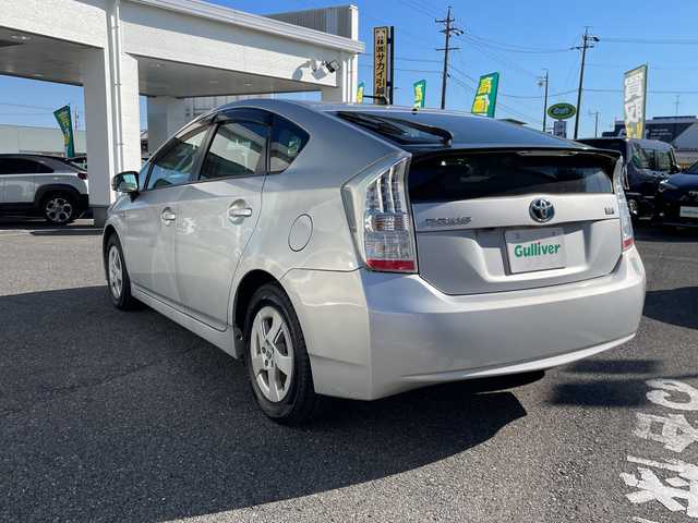 トヨタ プリウス S 愛知県 2011(平23)年 12.2万km シルバーM 純正SDナビ/【フルセグ・DVD再生可・CD・Bluetooth】/バックカメラ/ビルトインETC/オートライト/ステアリングスイッチ/プッシュスタート/スマートキー/スペアキーあり/純正フロアマット/純正ドアバイザー