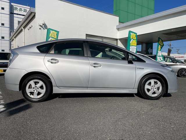 トヨタ プリウス S 愛知県 2011(平23)年 12.2万km シルバーM 純正SDナビ/【フルセグ・DVD再生可・CD・Bluetooth】/バックカメラ/ビルトインETC/オートライト/ステアリングスイッチ/プッシュスタート/スマートキー/スペアキーあり/純正フロアマット/純正ドアバイザー