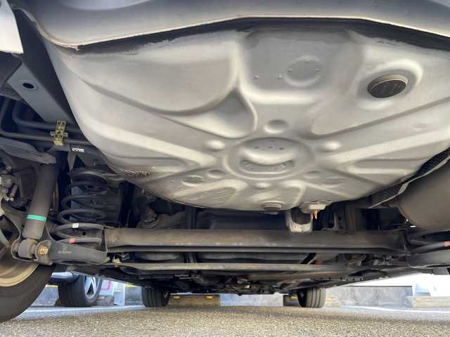 トヨタ プリウス S 愛知県 2011(平23)年 12.2万km シルバーM 純正SDナビ/【フルセグ・DVD再生可・CD・Bluetooth】/バックカメラ/ビルトインETC/オートライト/ステアリングスイッチ/プッシュスタート/スマートキー/スペアキーあり/純正フロアマット/純正ドアバイザー