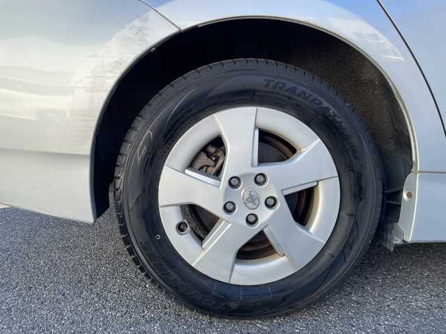 トヨタ プリウス S 愛知県 2011(平23)年 12.2万km シルバーM 純正SDナビ/【フルセグ・DVD再生可・CD・Bluetooth】/バックカメラ/ビルトインETC/オートライト/ステアリングスイッチ/プッシュスタート/スマートキー/スペアキーあり/純正フロアマット/純正ドアバイザー