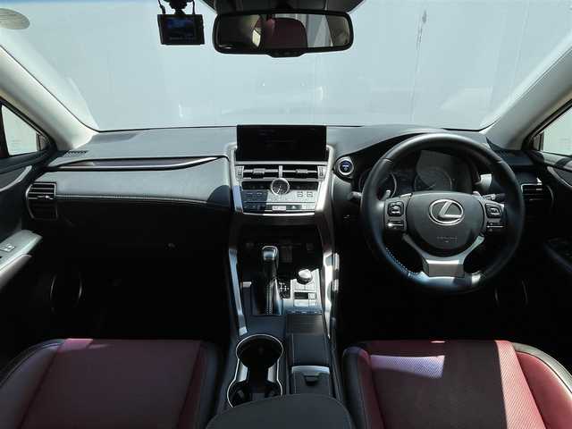 レクサス ＮＸ 300h Fスポーツ 東京都 2018(平30)年 4万km 黒 純正ナビ/バックカメラ/レザーシート/ETC2.0/BSM/プリクラッシュセーフティ/純正18インチアルミホイール/レーダークルーズコントロール/フルセグTV/LEDヘッドライト/シートヒーター/シートエアコン/プッシュスタート