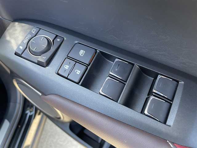 レクサス ＮＸ 300h Fスポーツ 東京都 2018(平30)年 4万km 黒 純正ナビ/バックカメラ/レザーシート/ETC2.0/BSM/プリクラッシュセーフティ/純正18インチアルミホイール/レーダークルーズコントロール/フルセグTV/LEDヘッドライト/シートヒーター/シートエアコン/プッシュスタート