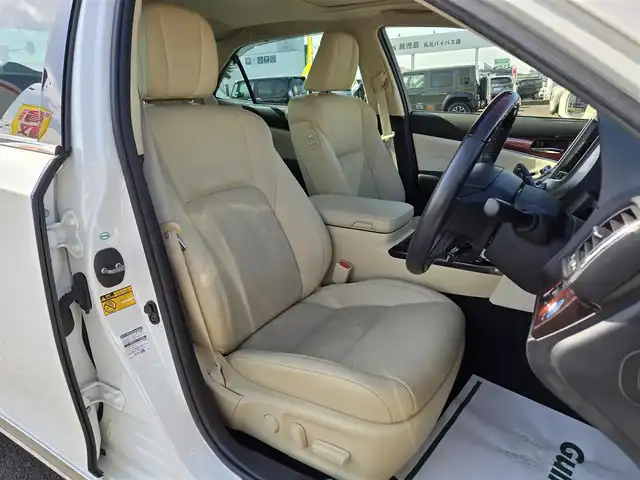 トヨタ クラウン マジェスタ Fバージョン 鹿児島県 2014(平26)年 4.8万km ホワイトパールクリスタルシャイン ムーンルーフ　/レーダークルーズコントロール　/ウッドコンビハンドル　/ビルトインＥＴＣ　/全席シートヒーター　/全席パワーシート　/Ｄ＋Ｎ席シートベンチレーション　/ステアリングヒーター　/レザーシート/ＭＴモード付きＡＴ/純正ＨＤＤナビ/Bluetoothオーディオ/フルセグテレビ/純正アルミホイール(17インチ)/プッシュスタート/スマートキー/エアバッグ(W+サイド)/カーテンエアバッグ