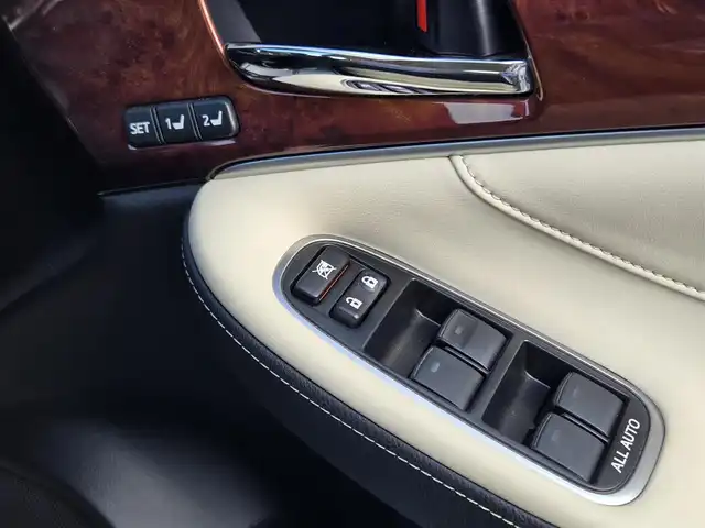 トヨタ クラウン マジェスタ Fバージョン 鹿児島県 2014(平26)年 4.8万km ホワイトパールクリスタルシャイン ムーンルーフ　/レーダークルーズコントロール　/ウッドコンビハンドル　/ビルトインＥＴＣ　/全席シートヒーター　/全席パワーシート　/Ｄ＋Ｎ席シートベンチレーション　/ステアリングヒーター　/レザーシート/ＭＴモード付きＡＴ/純正ＨＤＤナビ/Bluetoothオーディオ/フルセグテレビ/純正アルミホイール(17インチ)/プッシュスタート/スマートキー/エアバッグ(W+サイド)/カーテンエアバッグ