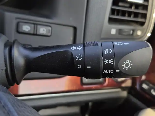 トヨタ クラウン マジェスタ Fバージョン 鹿児島県 2014(平26)年 4.8万km ホワイトパールクリスタルシャイン ムーンルーフ　/レーダークルーズコントロール　/ウッドコンビハンドル　/ビルトインＥＴＣ　/全席シートヒーター　/全席パワーシート　/Ｄ＋Ｎ席シートベンチレーション　/ステアリングヒーター　/レザーシート/ＭＴモード付きＡＴ/純正ＨＤＤナビ/Bluetoothオーディオ/フルセグテレビ/純正アルミホイール(17インチ)/プッシュスタート/スマートキー/エアバッグ(W+サイド)/カーテンエアバッグ