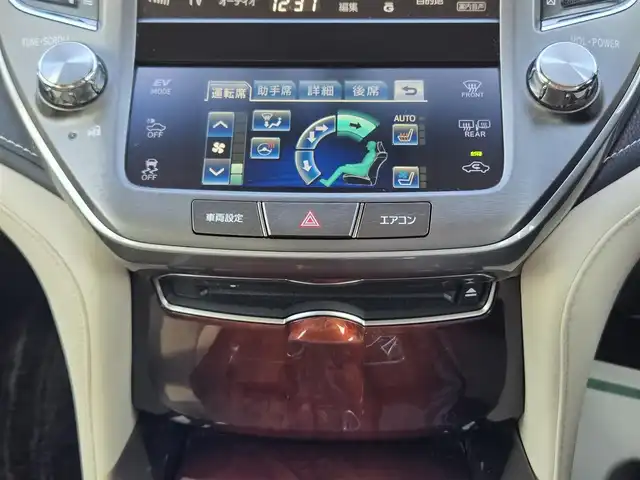 トヨタ クラウン マジェスタ Fバージョン 鹿児島県 2014(平26)年 4.8万km ホワイトパールクリスタルシャイン ムーンルーフ　/レーダークルーズコントロール　/ウッドコンビハンドル　/ビルトインＥＴＣ　/全席シートヒーター　/全席パワーシート　/Ｄ＋Ｎ席シートベンチレーション　/ステアリングヒーター　/レザーシート/ＭＴモード付きＡＴ/純正ＨＤＤナビ/Bluetoothオーディオ/フルセグテレビ/純正アルミホイール(17インチ)/プッシュスタート/スマートキー/エアバッグ(W+サイド)/カーテンエアバッグ