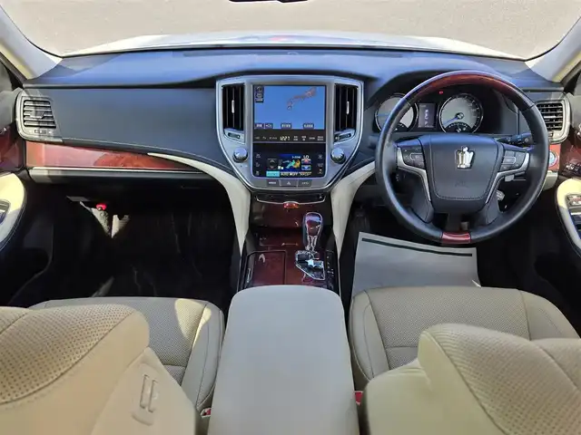 トヨタ クラウン マジェスタ Fバージョン 鹿児島県 2014(平26)年 4.8万km ホワイトパールクリスタルシャイン ムーンルーフ　/レーダークルーズコントロール　/ウッドコンビハンドル　/ビルトインＥＴＣ　/全席シートヒーター　/全席パワーシート　/Ｄ＋Ｎ席シートベンチレーション　/ステアリングヒーター　/レザーシート/ＭＴモード付きＡＴ/純正ＨＤＤナビ/Bluetoothオーディオ/フルセグテレビ/純正アルミホイール(17インチ)/プッシュスタート/スマートキー/エアバッグ(W+サイド)/カーテンエアバッグ