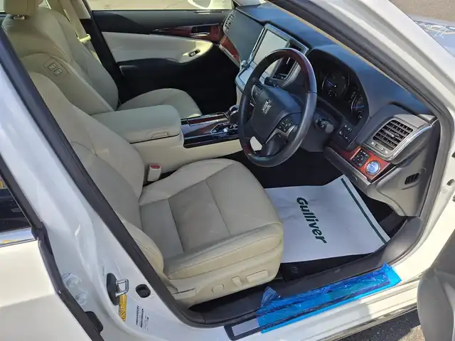 トヨタ クラウン マジェスタ Fバージョン 鹿児島県 2014(平26)年 4.8万km ホワイトパールクリスタルシャイン ムーンルーフ　/レーダークルーズコントロール　/ウッドコンビハンドル　/ビルトインＥＴＣ　/全席シートヒーター　/全席パワーシート　/Ｄ＋Ｎ席シートベンチレーション　/ステアリングヒーター　/レザーシート/ＭＴモード付きＡＴ/純正ＨＤＤナビ/Bluetoothオーディオ/フルセグテレビ/純正アルミホイール(17インチ)/プッシュスタート/スマートキー/エアバッグ(W+サイド)/カーテンエアバッグ