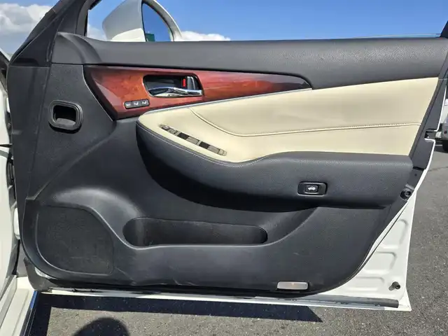 トヨタ クラウン マジェスタ Fバージョン 鹿児島県 2014(平26)年 4.8万km ホワイトパールクリスタルシャイン ムーンルーフ　/レーダークルーズコントロール　/ウッドコンビハンドル　/ビルトインＥＴＣ　/全席シートヒーター　/全席パワーシート　/Ｄ＋Ｎ席シートベンチレーション　/ステアリングヒーター　/レザーシート/ＭＴモード付きＡＴ/純正ＨＤＤナビ/Bluetoothオーディオ/フルセグテレビ/純正アルミホイール(17インチ)/プッシュスタート/スマートキー/エアバッグ(W+サイド)/カーテンエアバッグ