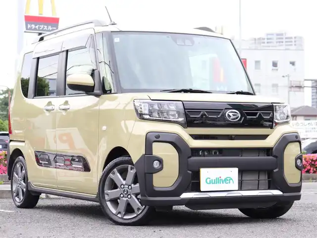 ダイハツ タント ファンクロスターボ 神奈川県 2024(令6)年 1.1万km サンドベージュメタリック ワンオーナー/前後ドライブレコーダー/メーカーOP ディスプレイオーディオ/全方位モニター/ETC/USB端子　HDMI端子/LEDヘッドライト/LEDフォグ/純正フロアマット/純正ドアバイザー/キーレス（スペア有り）＆プッシュスタート/保証書/取説（ナビ、車両）