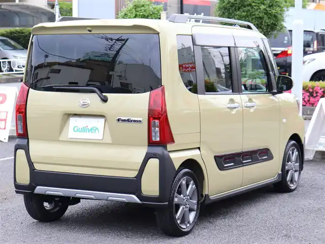 ダイハツ タント ファンクロスターボ 神奈川県 2024(令6)年 1.1万km サンドベージュメタリック ワンオーナー/前後ドライブレコーダー/メーカーOP ディスプレイオーディオ/全方位モニター/ETC/USB端子　HDMI端子/LEDヘッドライト/LEDフォグ/純正フロアマット/純正ドアバイザー/キーレス（スペア有り）＆プッシュスタート/保証書/取説（ナビ、車両）