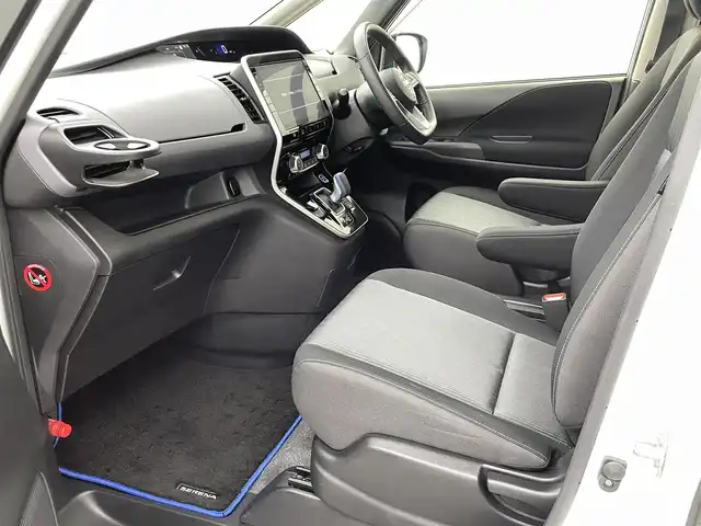 日産 セレナ e－パワー ハイウェイスター V 熊本県 2020(令2)年 5.1万km ブリリアントホワイトパール 2トーン 禁煙車　/純正ナビ（ＣＤ・ＤＶＤ・フルセグ・ＢＴ）/全周囲カメラ　/ビルトインＥＴＣ　/純正前方ドライブレコーダー　/両側パワースライドドア　/前後クリアランスソナー　/レーダークルーズコントロール/プロパイロット/ブラインドスポットモニタ/衝突軽減ブレーキ/横滑り防止/アイドリングストップ/パーキングアシスト/純正フロアマット/純正１５インチAW/オートライト/LEDヘッドライト/フォグライト/スマートキー/プッシュスタート