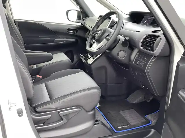 日産 セレナ e－パワー ハイウェイスター V 熊本県 2020(令2)年 5.1万km ブリリアントホワイトパール 2トーン 禁煙車　/純正ナビ（ＣＤ・ＤＶＤ・フルセグ・ＢＴ）/全周囲カメラ　/ビルトインＥＴＣ　/純正前方ドライブレコーダー　/両側パワースライドドア　/前後クリアランスソナー　/レーダークルーズコントロール/プロパイロット/ブラインドスポットモニタ/衝突軽減ブレーキ/横滑り防止/アイドリングストップ/パーキングアシスト/純正フロアマット/純正１５インチAW/オートライト/LEDヘッドライト/フォグライト/スマートキー/プッシュスタート