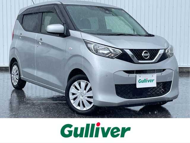 日産 デイズ S 滋賀県 2023(令5)年 0.2万km スターリングシルバーM 純正9インチナビ/・AM/FM/・SD/・Bluetooth/・フルセグTV/USB充電/エマージェンシーブレーキ/車線逸脱警報/先行者発進お知らせ/ソナー/オートヘッドライト/ヘッドライトレベライザー/電動格納ミラー/ドアバイザー/リモコンキー