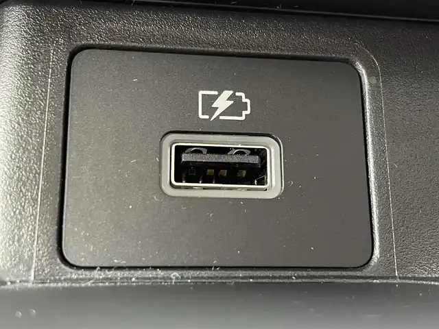 日産 デイズ S 滋賀県 2023(令5)年 0.2万km スターリングシルバーM 純正9インチナビ/・AM/FM/・SD/・Bluetooth/・フルセグTV/USB充電/エマージェンシーブレーキ/車線逸脱警報/先行者発進お知らせ/ソナー/オートヘッドライト/ヘッドライトレベライザー/電動格納ミラー/ドアバイザー/リモコンキー